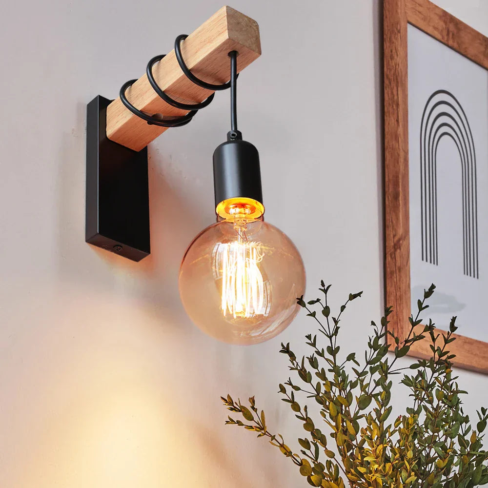 RusticGlow - Houten en IJzeren Wandlamp met Retro Charme voor Een Warme Sfeer