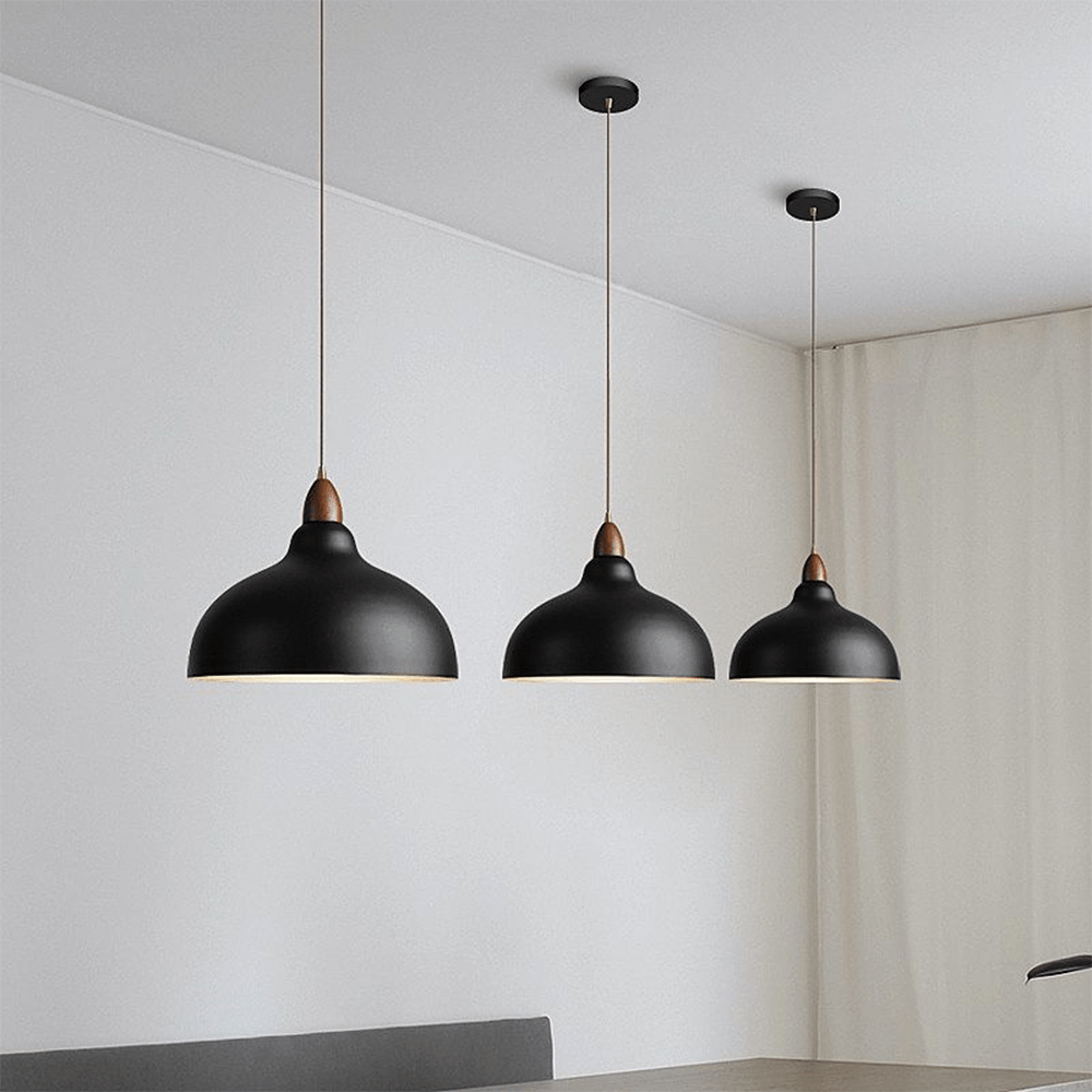 ScandiGlow | Elegante Hanglamp met Houten en Metalen Accenten voor een Hedendaags Interieur