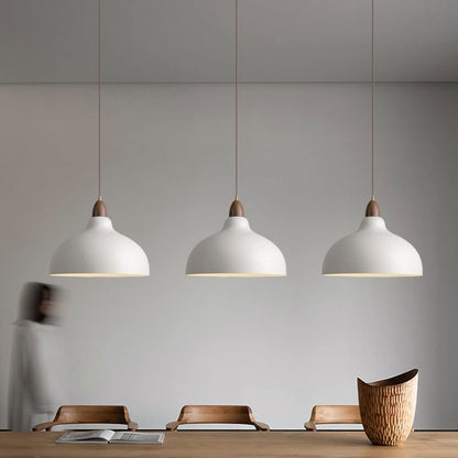 ScandiGlow | Elegante Hanglamp met Houten en Metalen Accenten voor een Hedendaags Interieur