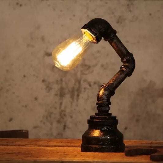 AquaFlow - Industrieel IJzer Lamp met Waterwerk Design