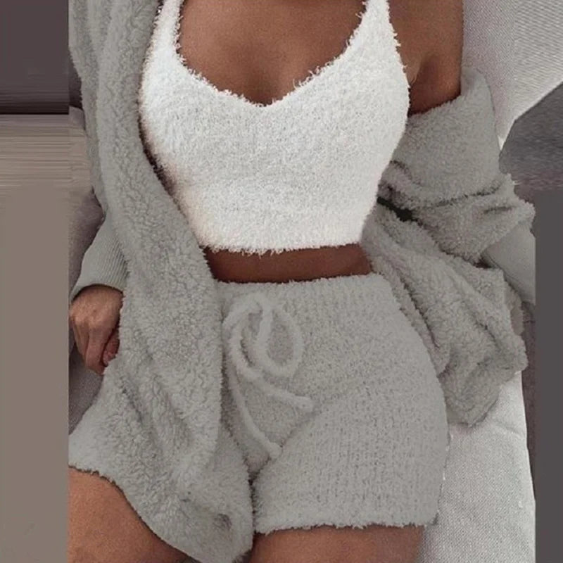 Dames Pluche Pyjama Set | Drie-delige Fluffy Pyjama met Vest, Hoodie en Shorts | Winter Plus Size