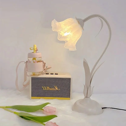 FloraLuxe – Verstelbare Vintage Bloem Tafellamp voor Elegante Verlichting