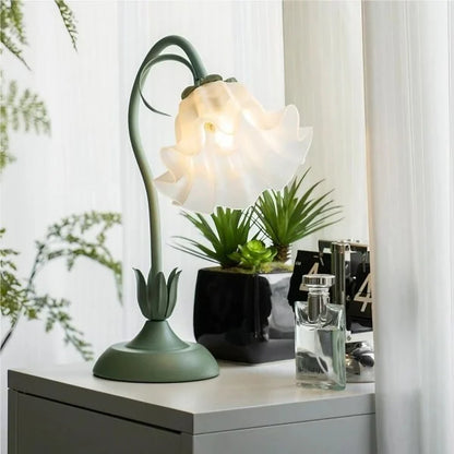 FloraLuxe – Verstelbare Vintage Bloem Tafellamp voor Elegante Verlichting